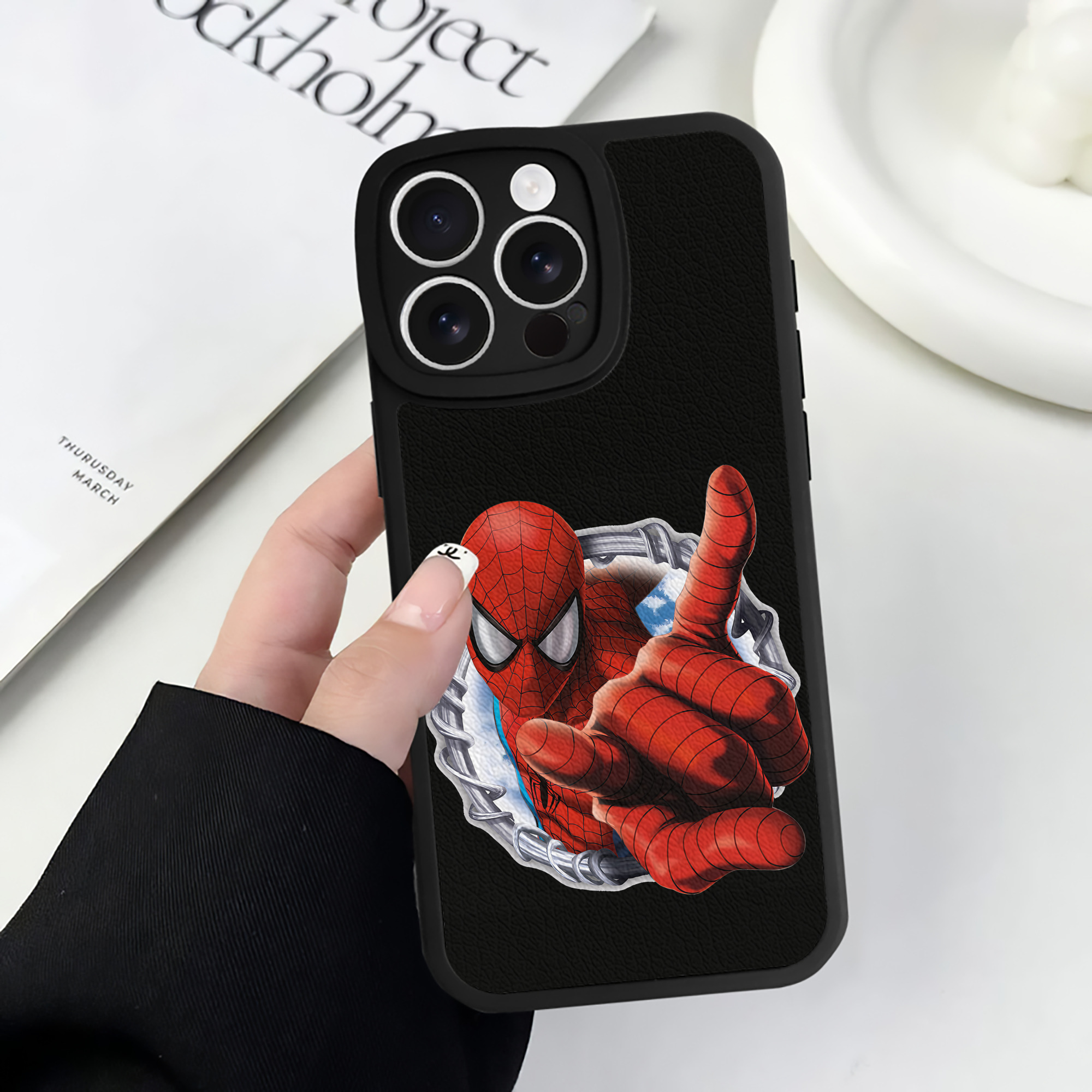 （画像用） Spider Man スパイダーマン 【iPhone 16シリーズ対応】シリコンスマホケース（レザー調） 材質：シリコン